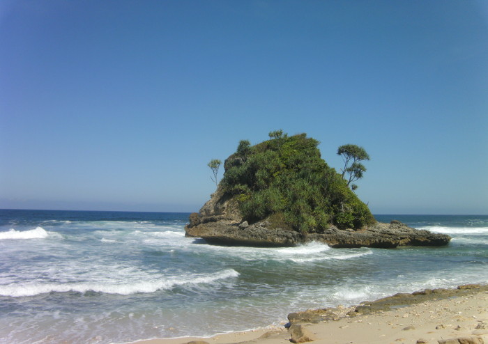 19 Pantai  Cantik Yang  Bisa Kamu Temukan di Malang  Update 