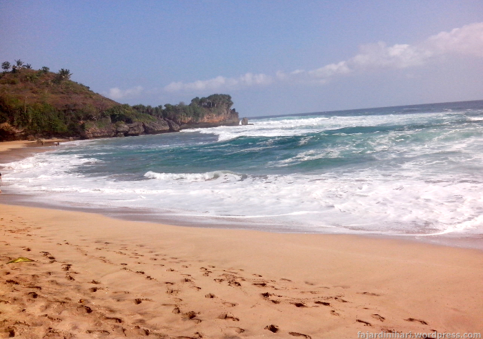 Pantai Ngantep. Salah Satu Pantai Terbaik Untuk Surfing di Malang