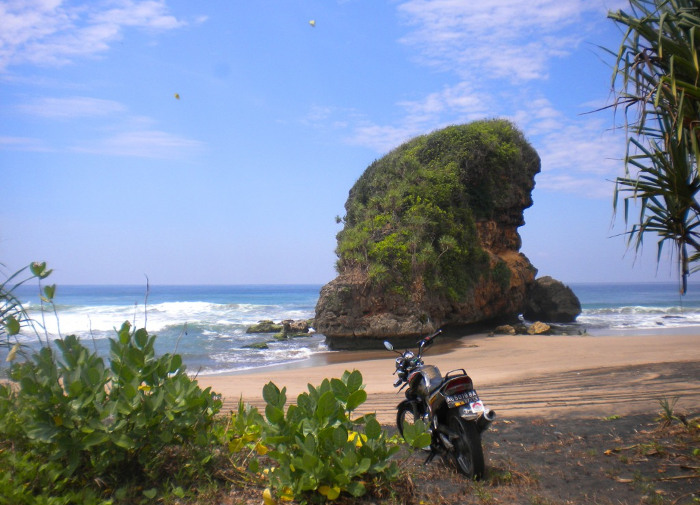 Pantai Kondang Iwak, Malang