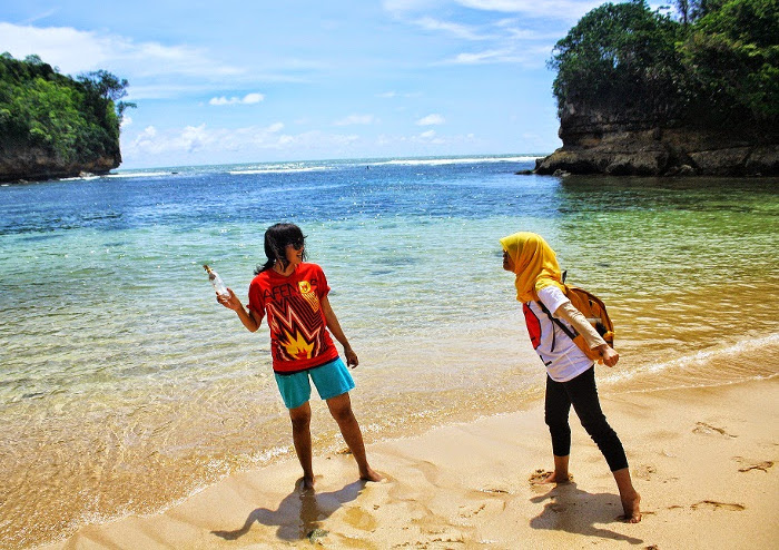 19 Pantai Cantik Yang Bisa Kamu Temukan di Malang [Update]