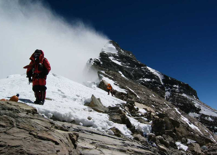 7 Gunung Tertinggi Yang Menjadi Anggota Seven Summits Indonesia