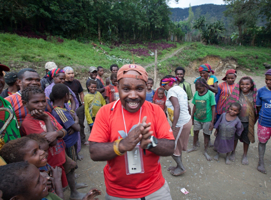 Maximus Tipagau, Orang Papua Pertama Yang Menjual Paket Pendakian Puncak Carstensz