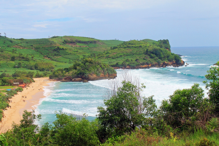 Pantai Gondo Mayit Yang Tak Seseram Namanya