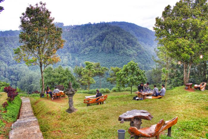 16 Tempat Wisata Alam di Bandung Yang Akan Membuat Perasaanmu Jadi Tenang