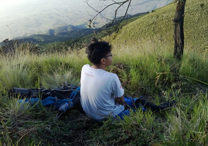 6 Cara Menikmati Alam Pegunungan Yang Anak Muda Banget